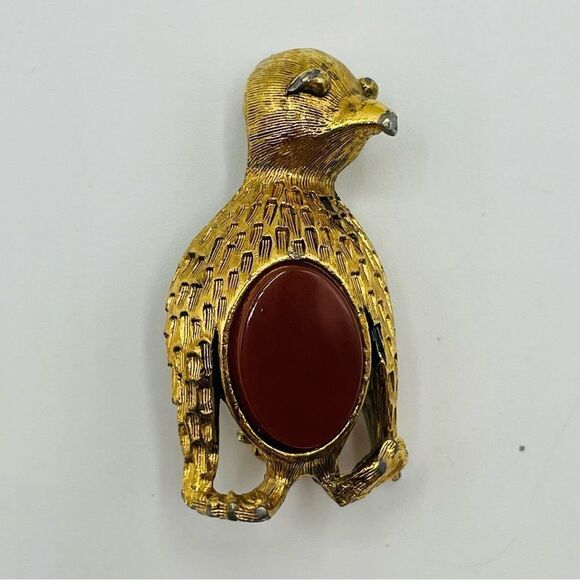 Vintage Gold Penguin Carnelian Jelly Belly Pin Brooch - Picture 1 of 3
